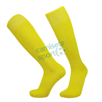 Chaussettes de football durables et de haute qualité avec tissu doux et respirant et ajustement confortable, idéales pour les équipes scolaires des ligues de jeunes et les entraînements