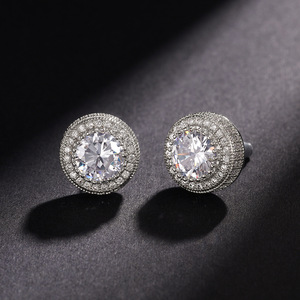 Orecchini a lobo E679 in oro bianco con diamanti taglio brillante rotondo, montatura circolare, gioielli raffinati da donna - Product Image 4