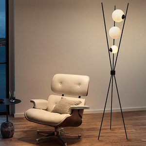 Nordic Ins Luxury Minimalist LED Lámpara de pie con diseño lunar Metal pequeño para sala de estar Sofá Dormitorio Red Ins Atmosphere - Product Image 4