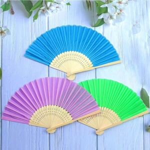Elegante Abanico de Bambú Pintado a Mano con Flores Tropicales para Ocasiones Especiales - Product Image 5