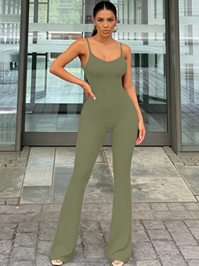 Camiseta sin mangas verde oliva con volantes, de secado rápido, ajuste ceñido, la pieza definitiva para el verano, ideal para mujeres curvilíneas y seguras de sí mismas. - Product Image 2