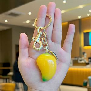 Nouveau porte-clés en résine de mangue, pendentif fruit de dessin animé mignon pour clés de voiture et sacs à dos, mini accessoires jaune-vert, cadeaux en gros - Product Image 4