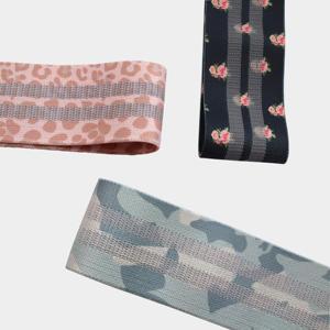 Bandes de hanches avec 3 niveaux de résistance | Bandes de fesses antidérapantes en tissu pour les Squats et les fentes | Comprend un sac de transport en filet gratuit - Product Image 6