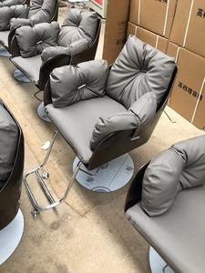 Sillas de Barbero Profesionales Zxm al por Mayor, Sillas de Estilismo con Base y Reposapiés Dorados Giratorios 360 Grados - Product Image 6