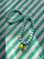Kalung Manik Bulat Chunky Lucu Kustom Terlaris Liontin Bunga Akrilik Besar Warna-warni Perhiasan Batu Alam yang Cerah