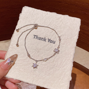 <span class=keywords><strong>Bracciale</strong></span> alla Moda con <span class=keywords><strong>Fiocco</strong></span> <span class=keywords><strong>di</strong></span> <span class=keywords><strong>Neve</strong></span> Incastonato <span class=keywords><strong>di</strong></span> Zirconi, Design Esclusivo, <span class=keywords><strong>Bracciale</strong></span> a Tirante Personalizzabile per Donna, Vendita all'Ingrosso - Product Image 1