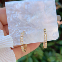 Boucles d'oreilles à la mode en cuivre plaqué or 18 carats avec zircon de différents styles pour un usage quotidien