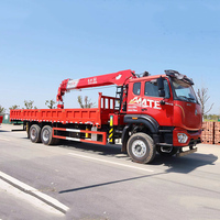 Grue Sinotruk Ho Wo 6x4 12T à bras articulé en 4 sections à faible coût pour le levage d'arbres et l'aménagement paysager