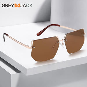 Gafas de Sol Poligonales sin Marco, Estilo Europeo Americano, Lentes Polarizadas UV400 con Metal Dorado, Protección Solar Unisex - Product Image 5