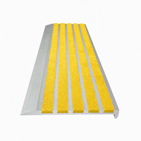 Marches d'escalier sur mesure en carreaux de céramique, nez de marche en carborundum moderne, bordure d'escalier antidérapante, garniture d'escalier en aluminium pour extérieur