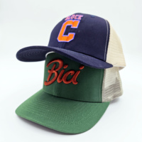 Gorra Trucker de Malla con Etiqueta Tejida Personalizada al por Mayor, Unisex, Estilo Y2K, para Ciclismo de Invierno y Actividades al Aire Libre, con Servicio de Logotipo y Identidad de Marca