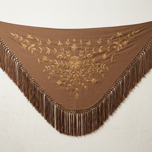 Chal Triangular con Bordado Floral en Tono Mocha Marrón para Mujer, con Flecos Largos, Elegante para Ocasiones Especiales - Product Image 1