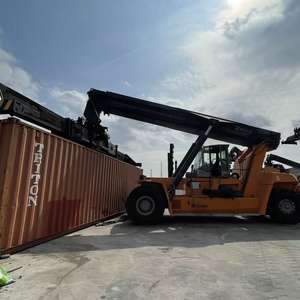 Apilador de Alcance Usado Kalmar DRT450 de 45 Toneladas, Manipulador de Contenedores Vacíos a Bajo Precio, Motor de Segunda Mano con Caja de Cambios y Bomba Incluidas - Product Image 2