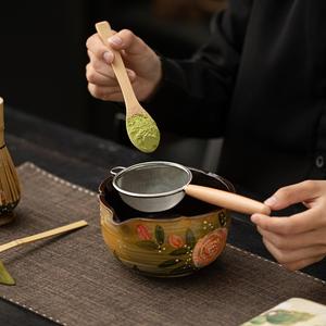 Ensemble cadeau de 8 pièces en céramique de style chinois, motif fleur de rose, pour matcha, avec bol à thé, fouet et filtre sur pied - Product Image 3