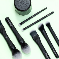 Lot de 7 pinceaux de maquillage double-embout, noir intense, haute densité, sans perte de poils, pour le contouring du visage – Vente directe fabricant