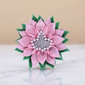 Fita de Cetim Lisa Rosa e Verde Delicada para Fazer Acessórios Infantis Decorados à Mão com Símbolo IVY da Irmandade Grega Alpha para Casamento - Product Image 1