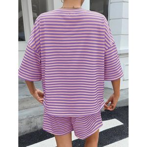 Conjunto de 2 Piezas a Rayas para Mujer Fisoew, Top Holgado de Manga 3/4, Pantalones Cortos de Cintura Alta, Conjunto Casual para Descansar, Tejido Transpirable - Product Image 5