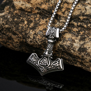 Yunnique – collier avec pendentif marteau de Thor en acier inoxydable pour hommes, style nordique, chaîne de 60cm, bijoux cadeau - Product Image 1