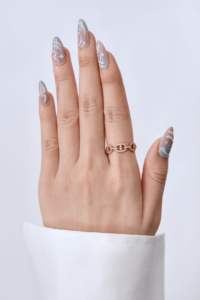 Uñas Postizas Personalizadas en Forma de Almendra, Diseño OEM ODM de Fábrica, Estampado Dorado, Longitud Media, 24 Piezas, Pintadas a Mano, con Diseño de Estrella de Mármol Gris - Product Image 2