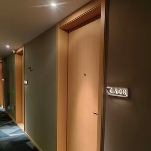 Puerta Interior Minimalista de Madera Sólida con Aislamiento Acústico para Hotel, Comercial, de Apertura Lateral, Acabada - Product Image 2