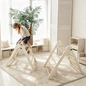 Estructura de Escalada de Madera para Niños con Rampa, Triángulo Pikler, Gimnasio Infantil, Parque Infantil Interior y Exterior, Estructura de Escalada para Preescolar - Product Image 1