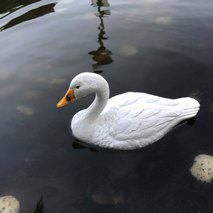 Bể Nổi Trang Trí Nước Vịt Nổi Nhựa Nhân Tạo Decoy Động Vật Nổi Điều Khiển Từ Xa Cho Bãi Cỏ Ngoài Trời - Product Image 1