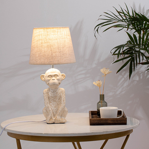 Lampe de table beige pour la décoration intérieure, abat-jour en lin, lampe de table en céramique faite à la main, lumière chaude - Product Image 2