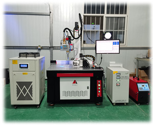 Soudeuses laser à fibre CW QCW avec ordinateur, 1500 W, machine de soudage laser automatique rotative à 360° pour cellules au lithium et aluminium - Product Image 6