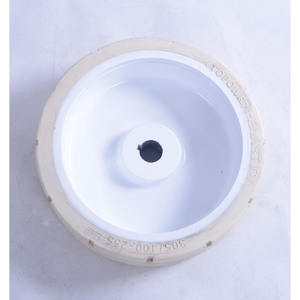 Rueda de transmisión sin marcas para equipo de limpieza, modelo Upright Mx19 Scissor, 305/100-255, de poliuretano firme, tipo plano. - Product Image 4