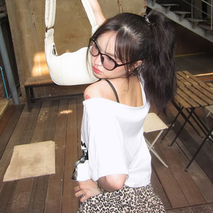 Haut d'été à manches courtes en coton imprimé tricoté éco-responsable, coupe ample, style décontracté streetwear, épaules dénudées pour femme - Product Image 6