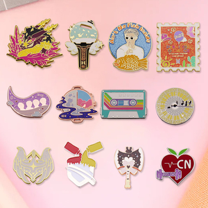 Chine usine conception métal émail broche Logo personnalisé paillettes Badge ailes motif broche épinglette - Product Image 1
