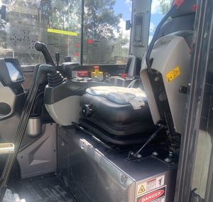 Miniexcavadora SWE25UF en Buen Estado de Funcionamiento, con Motor, PLC, Engranajes, Rodamientos y Componentes, Pocas Horas de Uso, en Venta - Product Image 4