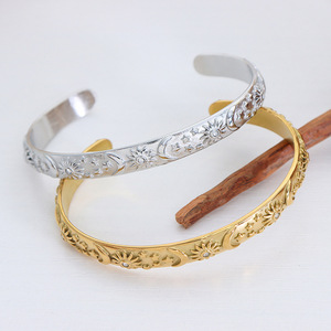กำไลข้อมือสแตนเลสลายนูนรูปดาวพระจันทร์เป็นรูปดาวพระจันทร์ประดับอัญมณีเคลือบทองหรูหรากันน้ำได้ - Product Image 1