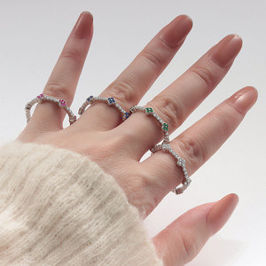 خاتم إصبع من ذيل البرسيم للنساء بأربع أوراق شجر قابلة للتكديس S925 من الفضة الإسترلينية S925 - Product Image 2