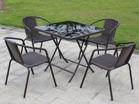 Ensemble de salle à manger d'extérieur en métal durable avec table pliante en verre noir et chaises assorties, ensemble moderne pour patio et jardin