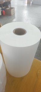 Rouleau <span class=keywords><strong>Jumbe</strong></span> de qualité alimentaire BOPP Flim Fabrication chinoise Film de stratification étanche à l'humidité 10u avec surface brillante - Product Image 6