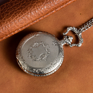 Vente en gros de grande montre de poche vintage à bouclier en or et argent avec chaîne de poche rétro pendentif à quartz montre pour Offre Spéciale cadeau - Product Image 6
