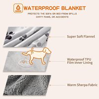 Couverture imperméable pour grands chiens 50x60 pouces gris clair |   Peluche douce et moelleuse réversible en polaire sherpa avec motif de patte