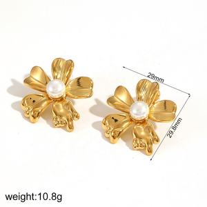 Boucles d'oreilles tendance style Ins pour soirée, en acier inoxydable 18 carats, motif floral, mode féminine, style haut de gamme Yiwu, incrustées de zircon et de perles, électroplaquées - Product Image 6