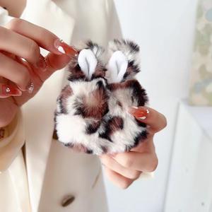 Nueva funda de auriculares de conejo de peluche <span class=keywords><strong>Applin</strong></span> a la moda para AirPods 1/2 Pro 2, funda protectora de felpa suave y esponjosa con carga inalámbrica - Product Image 2