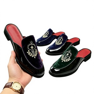 Pantuflas de Mujer de Terciopelo y Charol con Punta en Pico, Bordadas, Estilo Mule, para Verano, Interior y Exterior - Product Image 1