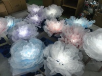 Fleurs géantes lumineuses en soie à ouverture électrique colorées, décorations personnalisées à la main pour mariages, vitrines, événements festifs