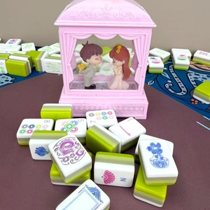 Juego de Fichas de Mahjong Americano de Alto Rendimiento, Diseño Verde Vitalidad, Acabado Glaseado Antirrayas, Patrones de Cuatro Capas, Juego de Mahjong Artístico - Product Image 2