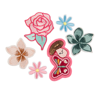 Écusson brodé de logo à motif de fleur personnalisé fer à coudre sur la conception des patchs de broderie insigne de vêtement pour les vêtements