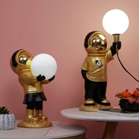 Lampe de table moderne en résine, décoration artistique, astronaute hip-hop, grande décoration de meuble de salon, statue d'astronaute pour enfants