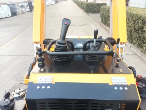 Kleine landbouwtuinfrontlader 0,15m³ Mini-skidsteer-rupslader T750 compacte wiel-rupslader schop sneeuw - Product Image 6