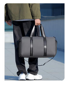 กระเป๋าเดินทางแบบสะพายไหล่ ดีไซน์ทันสมัย กันน้ำ แยกส่วนเปียก-แห้ง ขนาด 20-35 ลิตร ผลิตจากไนลอนอ็อกซ์ฟอร์ดคุณภาพสูง - Product Image 2