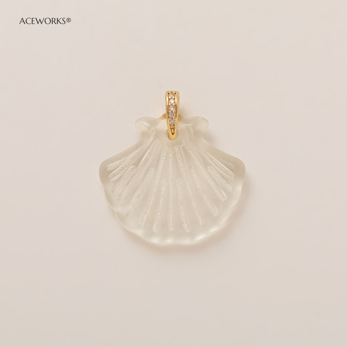 Transparent shell pendant-Gold