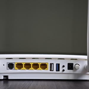 FTTX XGPON ออปติคอลเน็ตเวิร์กยูนิต ZC-530NX6 WiFi6 AX3000 เกตเวย์ไร้สายสำหรับบ้าน 4GE+2USB+พอร์ตโทรศัพท์ VOIP 2.4G&5G ความถี่คู่ - Product Image 3