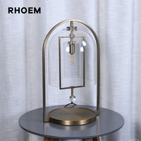 Lampe de table moderne en verre de style américain, avec cadre en laiton et abat-jour en verre double couche, personnalisable pour chevet et bureau, idéale pour les projets de villas.
